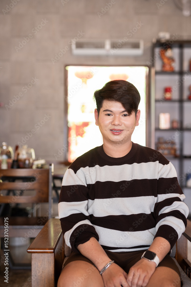 Obraz premium young man sitting in cafe