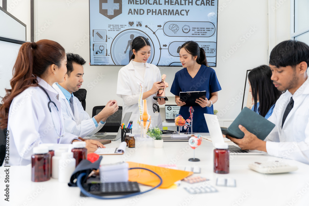 Fototapeta premium Medical Team Collaboration in Healthcare Meeting