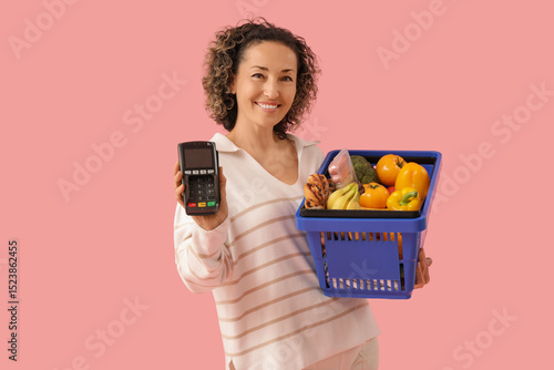 Mature woman with full shop...