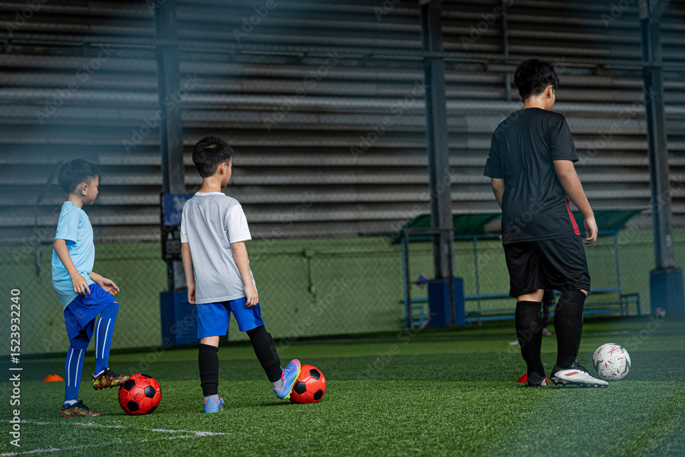 Obraz premium children playing football
