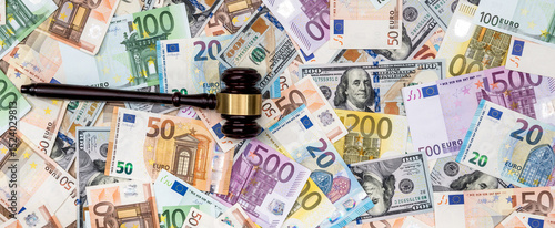 Canvas Print hammer of the judge on background of dollar and euro bills