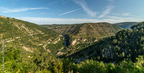 Fotografie Les gorges du Tarn et le cirque de Saint-Chély à Sainte-Énimie, Lozère, France
