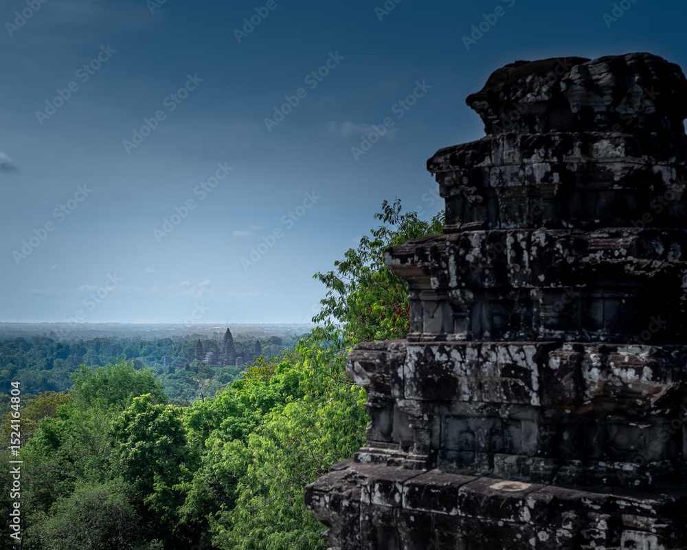 Obraz premium Ancient temples of the abandoned city of Angkor, near the city of Siem Reap, Cambodia