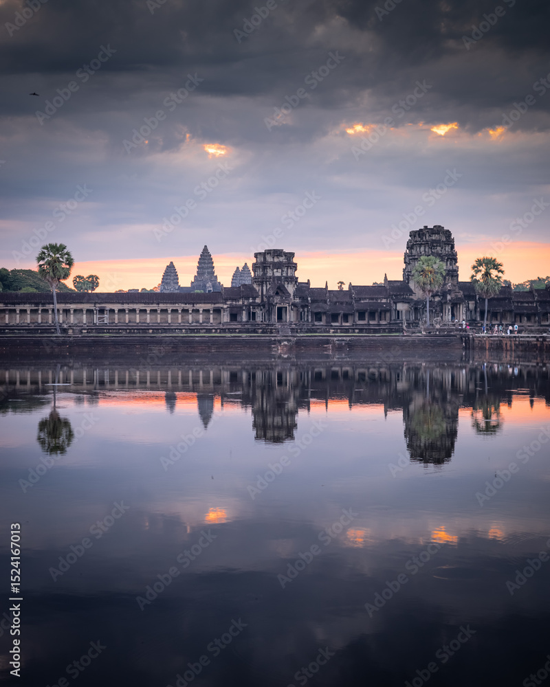 Obraz premium Ancient temples of the abandoned city of Angkor, near the city of Siem Reap, Cambodia