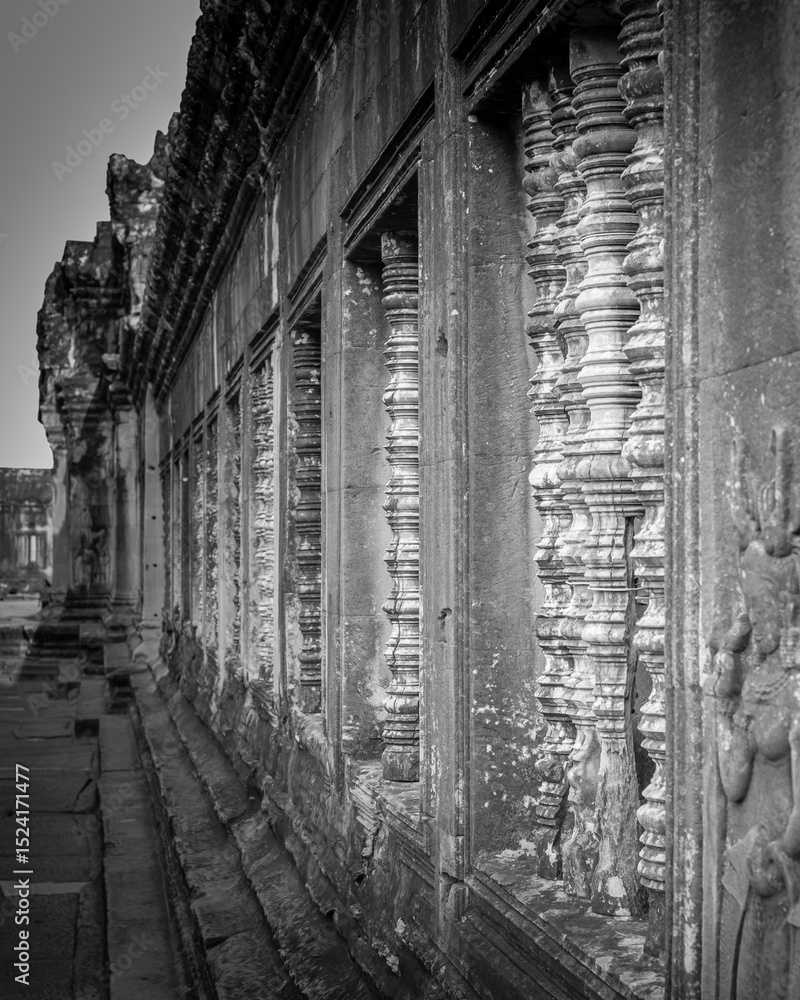 Obraz premium Ancient temples of the abandoned city of Angkor, near the city of Siem Reap, Cambodia