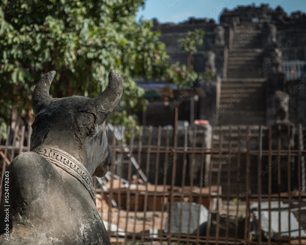 Obraz premium Ancient temples of the abandoned city of Angkor, near the city of Siem Reap, Cambodia