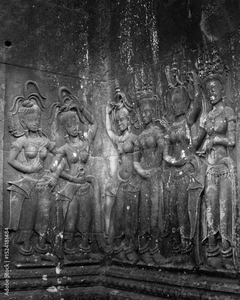 Obraz premium Ancient temples of the abandoned city of Angkor, near the city of Siem Reap, Cambodia