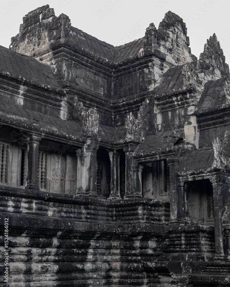 Obraz premium Ancient temples of the abandoned city of Angkor, near the city of Siem Reap, Cambodia