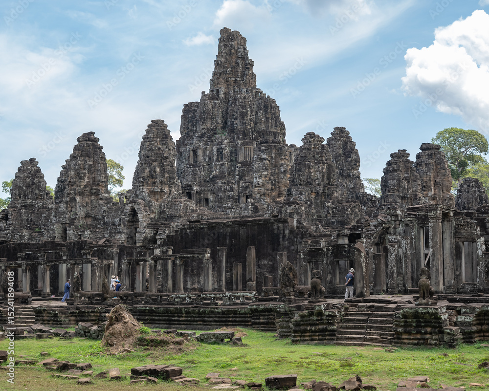 Obraz premium Ancient temples of the abandoned city of Angkor, near the city of Siem Reap, Cambodia
