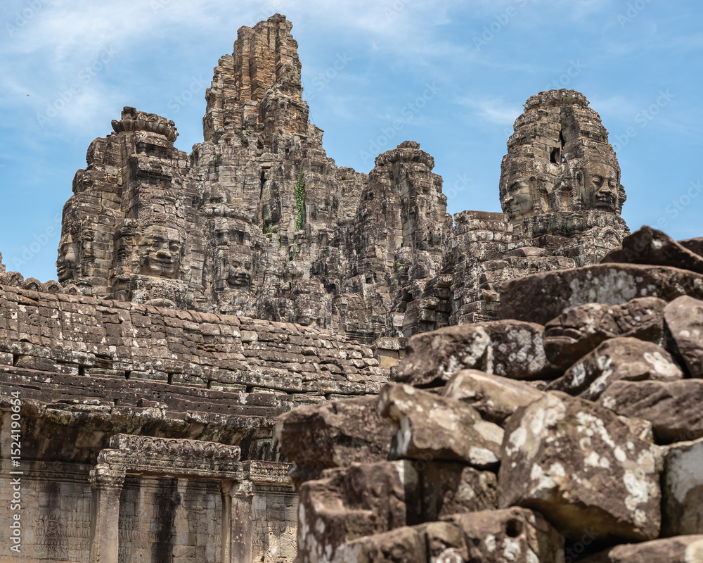 Obraz premium Ancient temples of the abandoned city of Angkor, near the city of Siem Reap, Cambodia