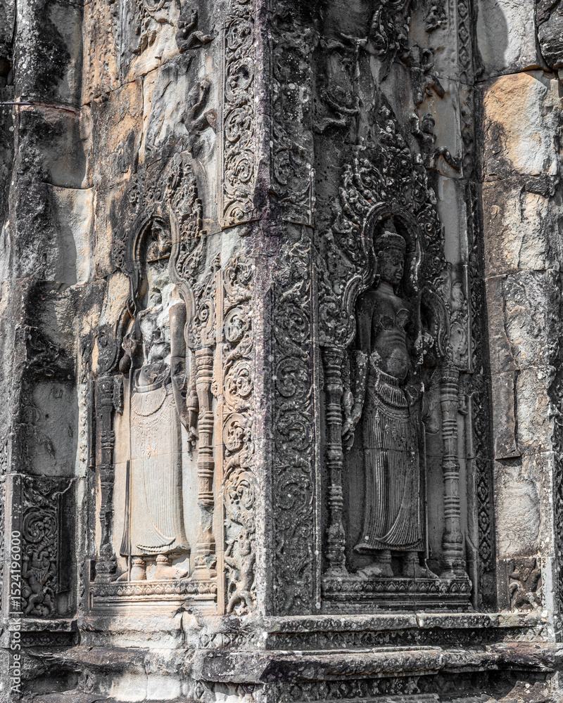 Obraz premium Ancient temples of the abandoned city of Angkor, near the city of Siem Reap, Cambodia