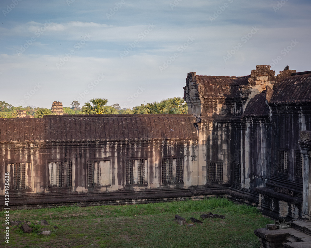 Obraz premium Ancient temples of the abandoned city of Angkor, near the city of Siem Reap, Cambodia