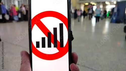A person has problems with the signal on his phone where there are many people in the city