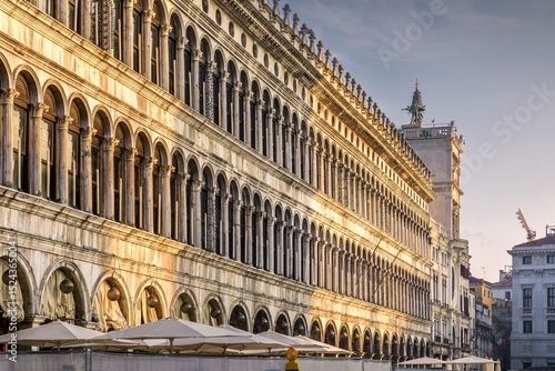 Fotografía Venice, Italy - february 5, 2024: View of buildings with columns on St Mark's sq