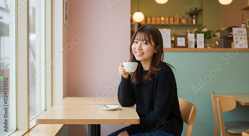 オシャレなカフェで美味しいコーヒーを飲む女性 AI生成画像
