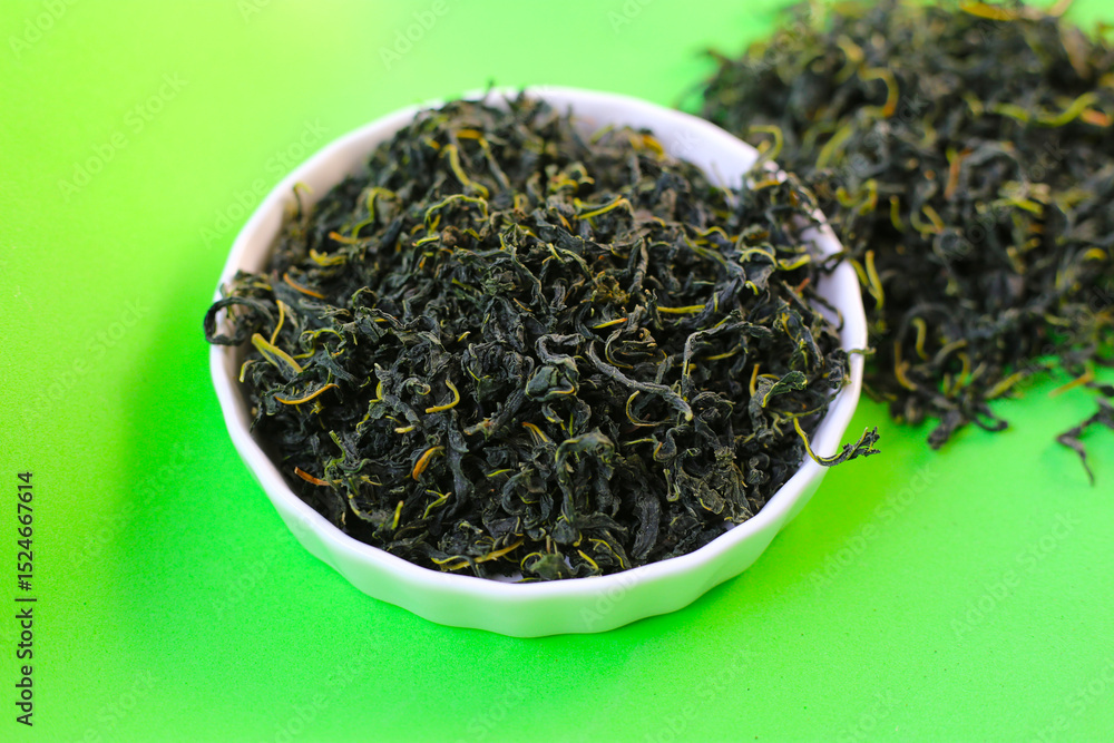 Fototapeta premium Dried mulberry leaves, commonly used for herbal tea and traditional remedies.