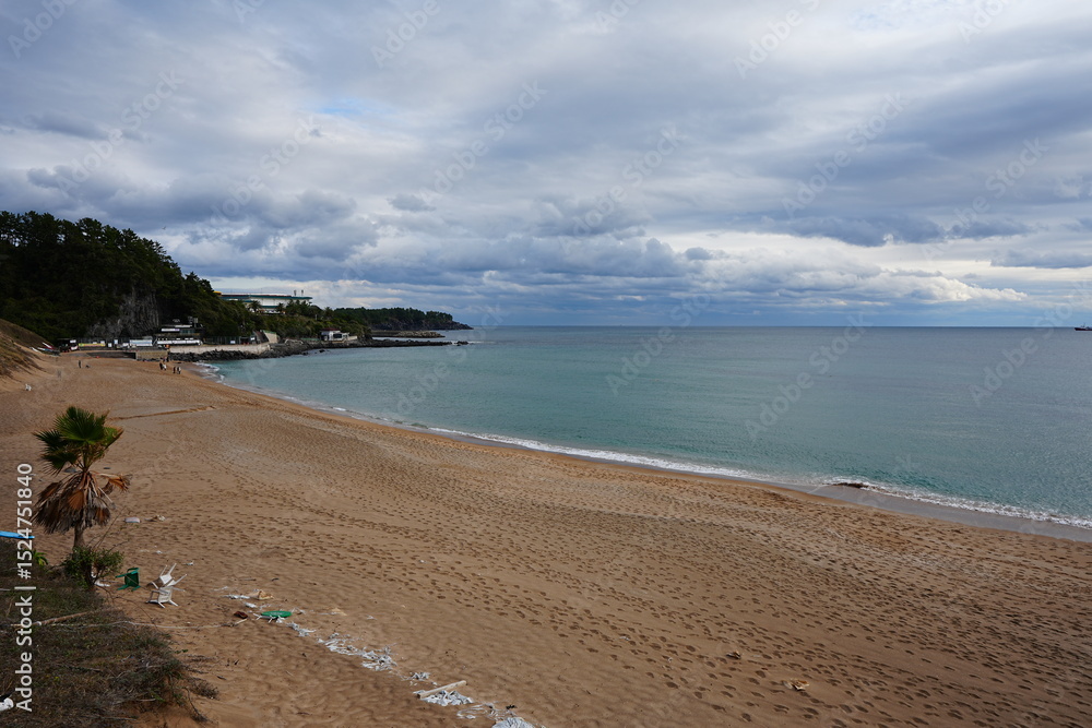 Fototapeta premium wonderful seaside view with charming clouds 