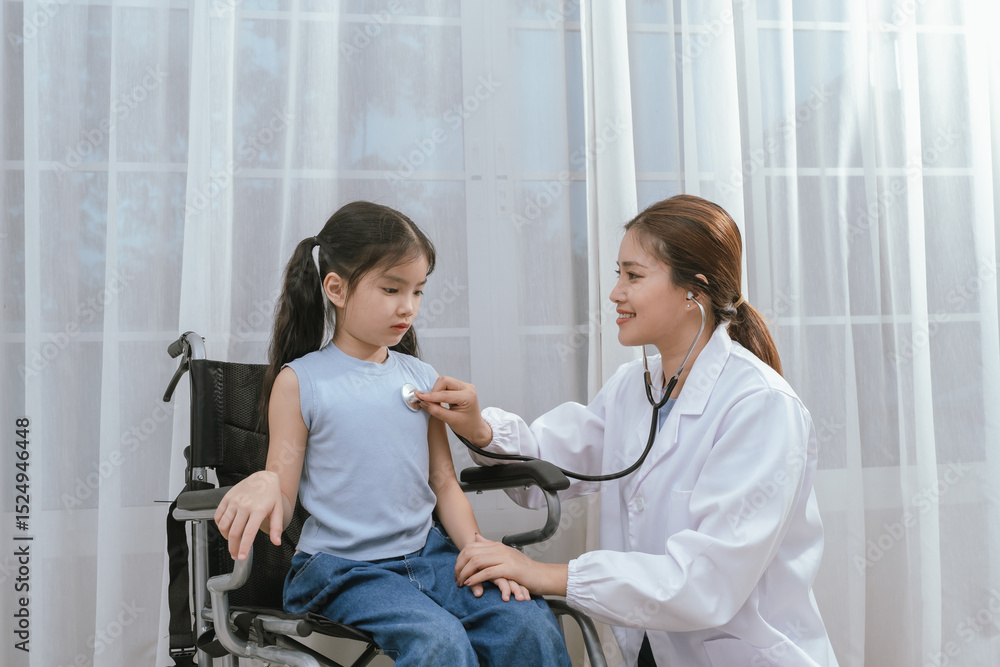 Obraz premium A smiling doctor examines a cute little girl at home, providing gentle care and health advice in a warm atmosphere.
