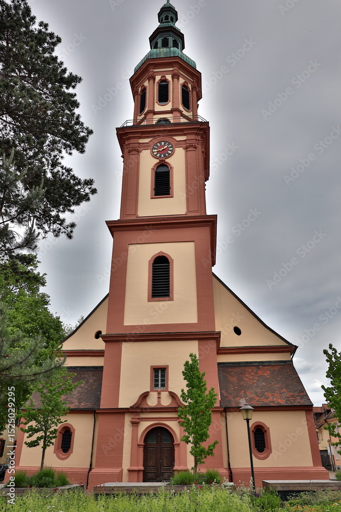 Heilig-Kreuz-Kirche in Offenburg im Schwarzwald Heilig-Kreuz-Kirche in Offenburg im Schwarzwald