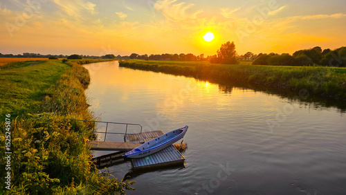 Wallpaper Mural Sonnenuntergang am Fluss mit Kanu Torontodigital.ca