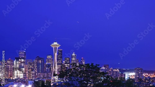Twilight Cityscape: Seattle Skyline at Dusk