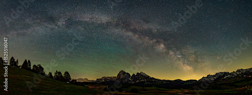 Milchstraße über Seiser Alm Dolomiten Alpen