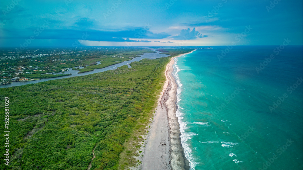Fototapeta premium aerial view of Hobe Sound beach
