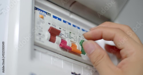 Turn on the circuit breaker.Turn on the circuit breakers of each room to work.Circuit breakers for small homes with few appliances or rooms.