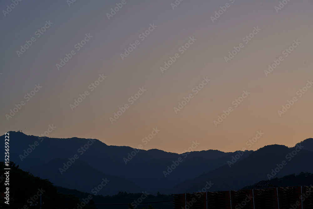 Obraz premium 地球の息吹 - シルエットが描く.生命の鼓動