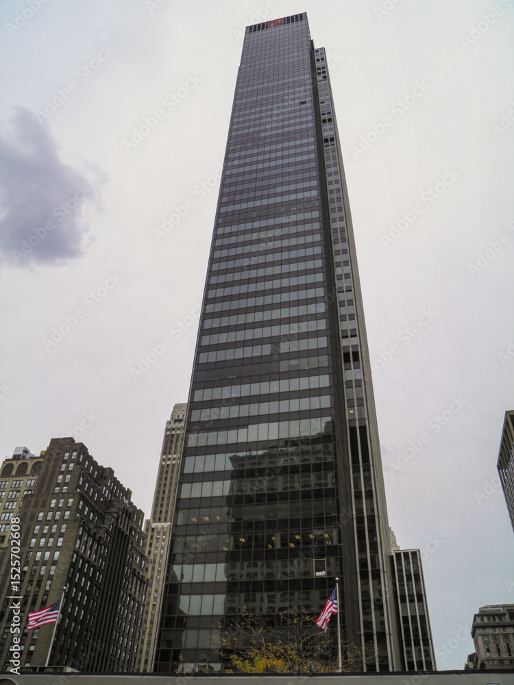 Fototapeta premium Skyscraper in Midtown Manhattan, New York City - October 19, 2010