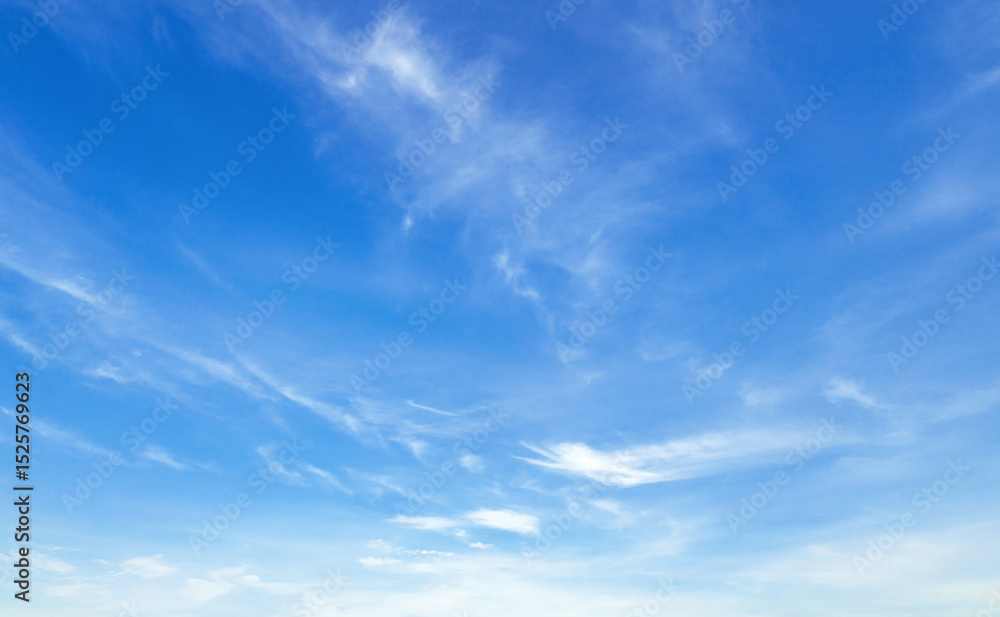 Obraz premium sky is blue and clear with clouds
