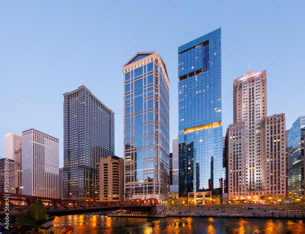 Obraz premium Scenic view of downtown Chicago during sunset