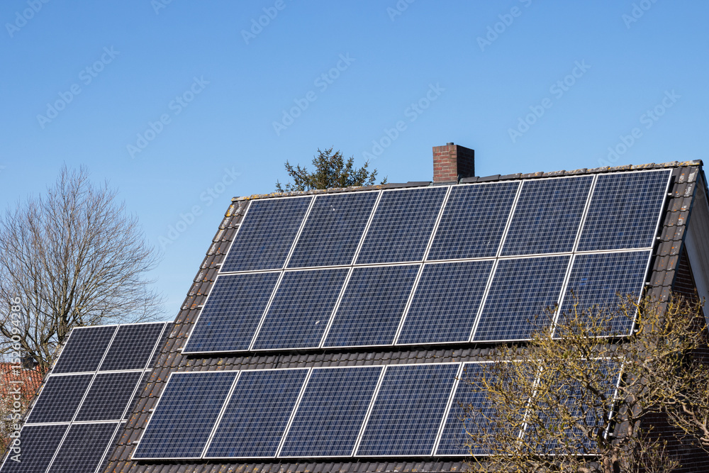 Naklejka premium PV Anlage, Photovoltaikanlage, Komplettpaket, Speicher, steigende Energiepreise