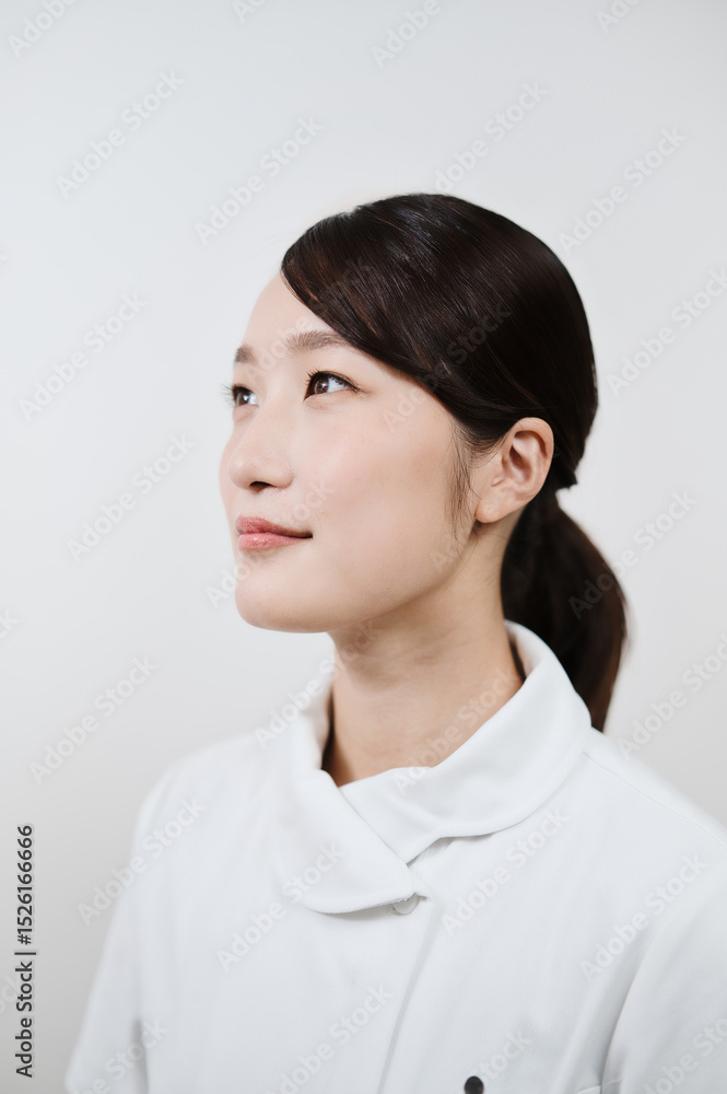 白衣の女性 白衣の女性
