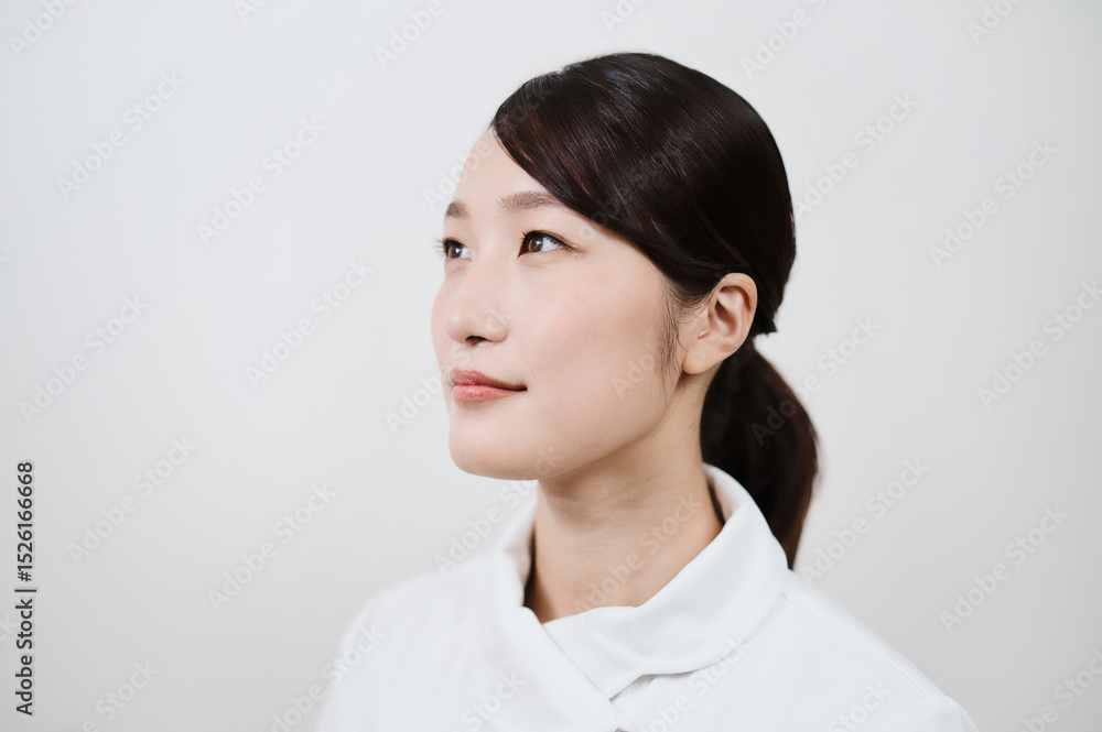 白衣の女性 白衣の女性