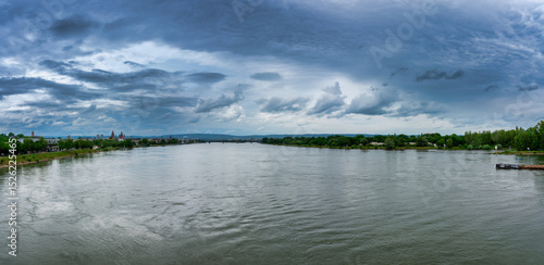 Rheinpanorama bei Mainz