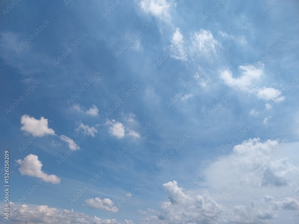 Obraz premium Fluffy White Clouds Gathering Up