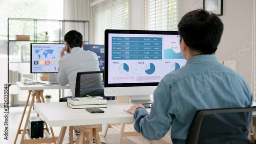 фотографія Asia people expert man tech talent working on project predict sales insight SEO graph chart AI smart plan visual big data science report center BI smart tools screen