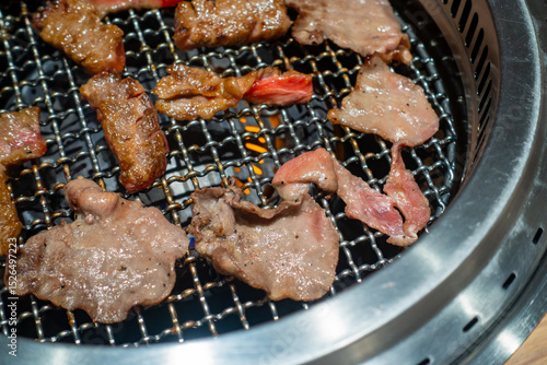 おいしそうな焼肉の写真