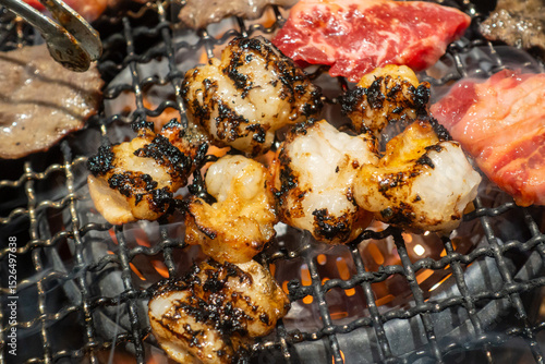 おいしそうな焼肉の写真