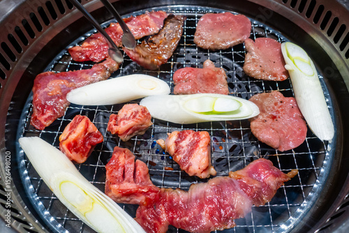 おいしそうな焼肉の写真