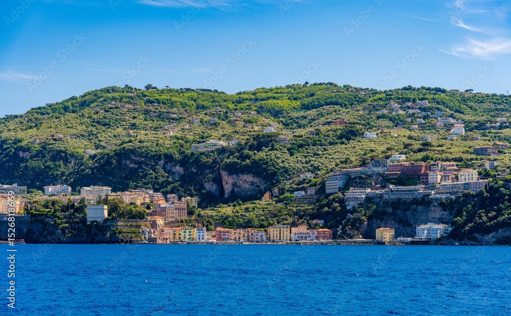 Naklejka premium Scenic view of Sorrento, Italy with vibrant coastal buildings.