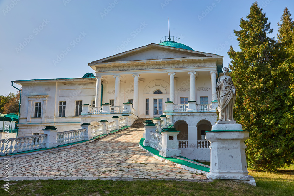 Obraz premium Grand Facade of Historic Sokyryntsi Palace