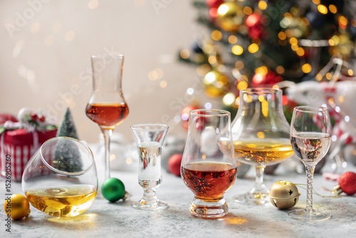 Tableau sur toile Assortment of strong alcoholic beverages in glasses on a Christmas background
