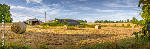 Fototapet Panoramic rural farm landscape with hay bales Buckinghamshire UK