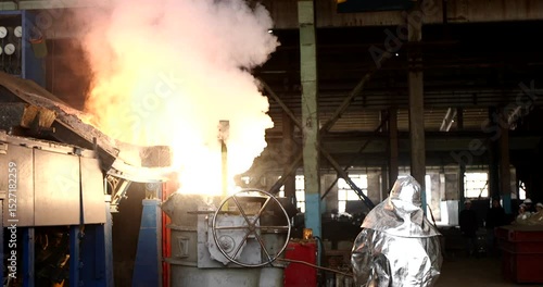 The molten metal is poured into the mold. Melting furnace for cast iron and steel and liquid metal.	