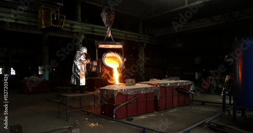 The molten metal is poured into the mold. Melting furnace for cast iron and steel and liquid metal.