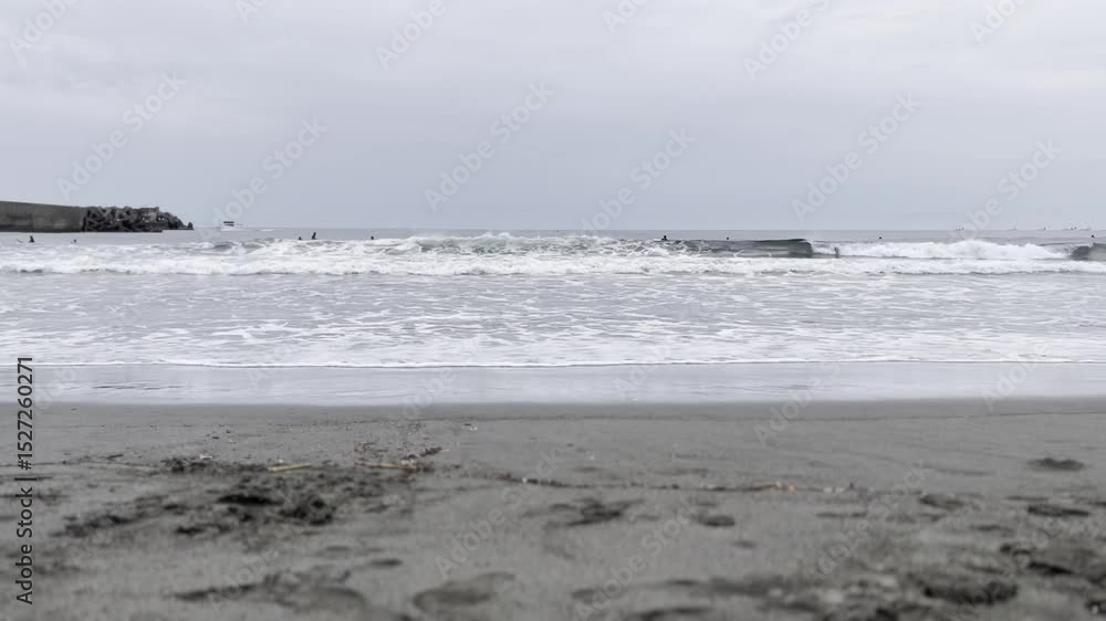 曇りの日の荒れた海 曇りの日の荒れた海