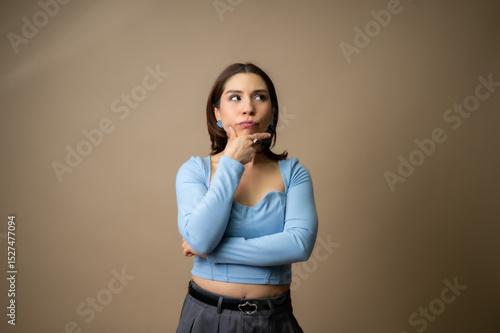 Mujer pensativa