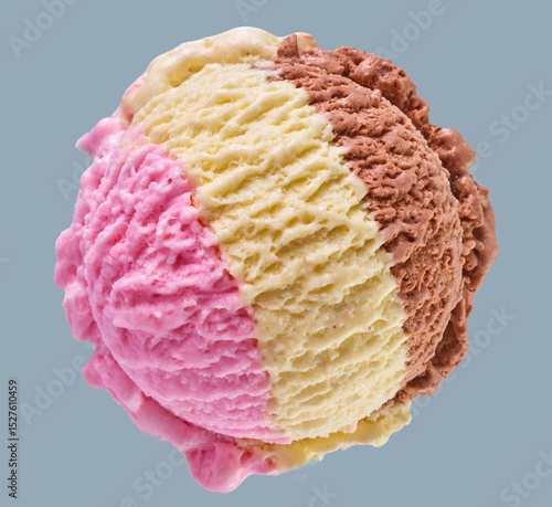 Eiskugel Tricolor Himbeere Vanille Schokolade, Eiscreme, Fürst Pückler Eis, isoliert,